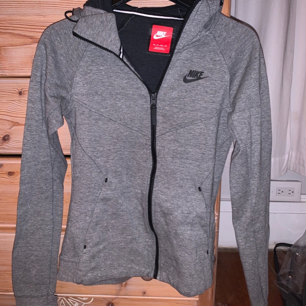 Nike tech